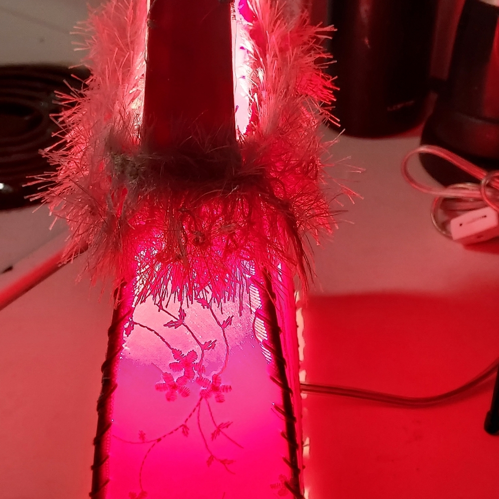 Beautiful Pink Purse Lamp. Great As A Night Light - Picture 8 of 10